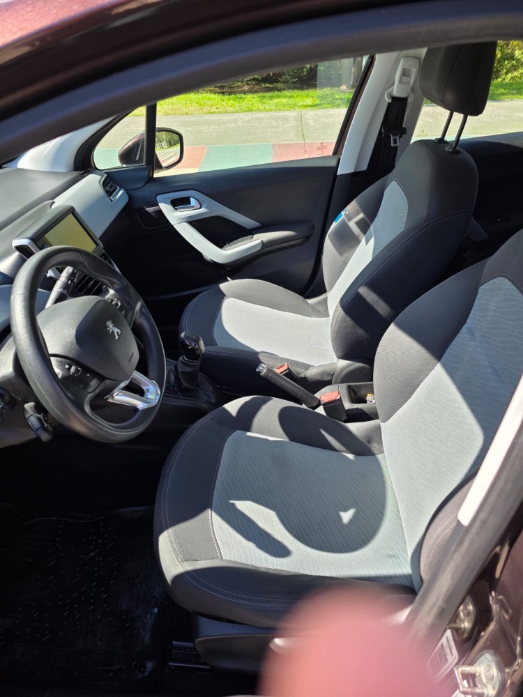 Peugeot 208 Allure touchscreen — foto 10